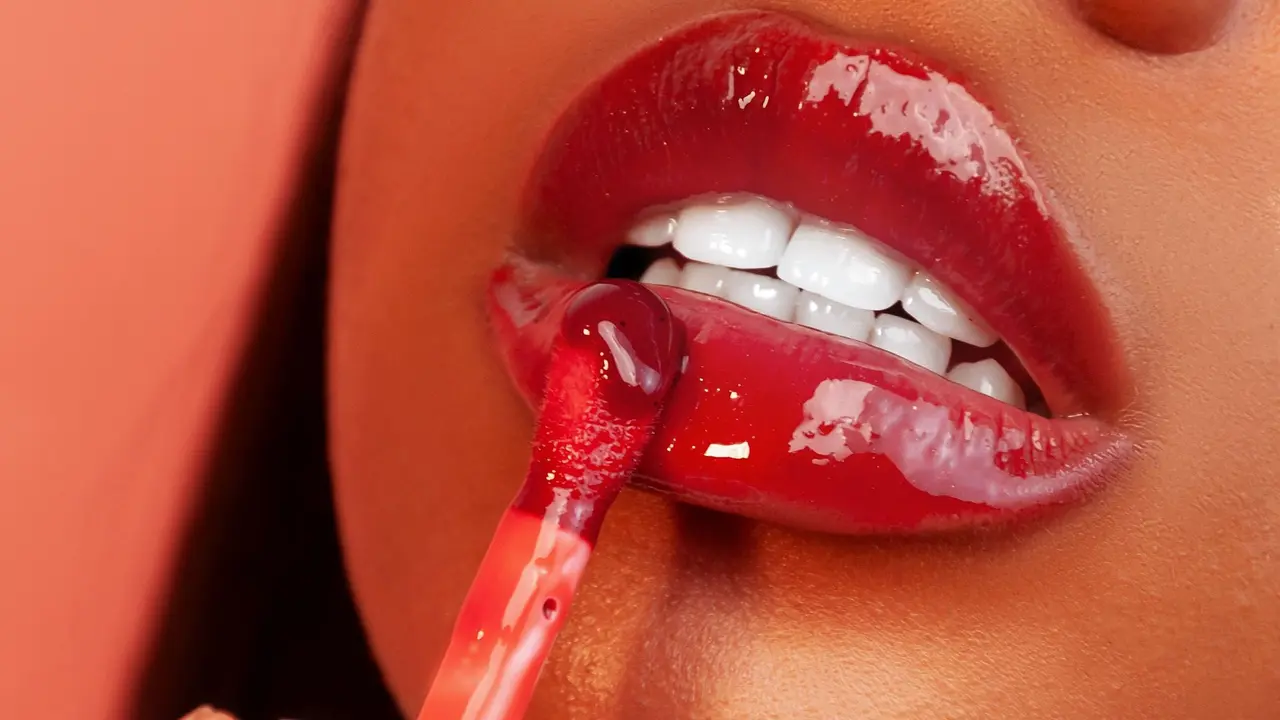 Cara Bikin Warna Cherry Cola Lips yang Sempurna, Cocok untuk Semua Warna Kulit