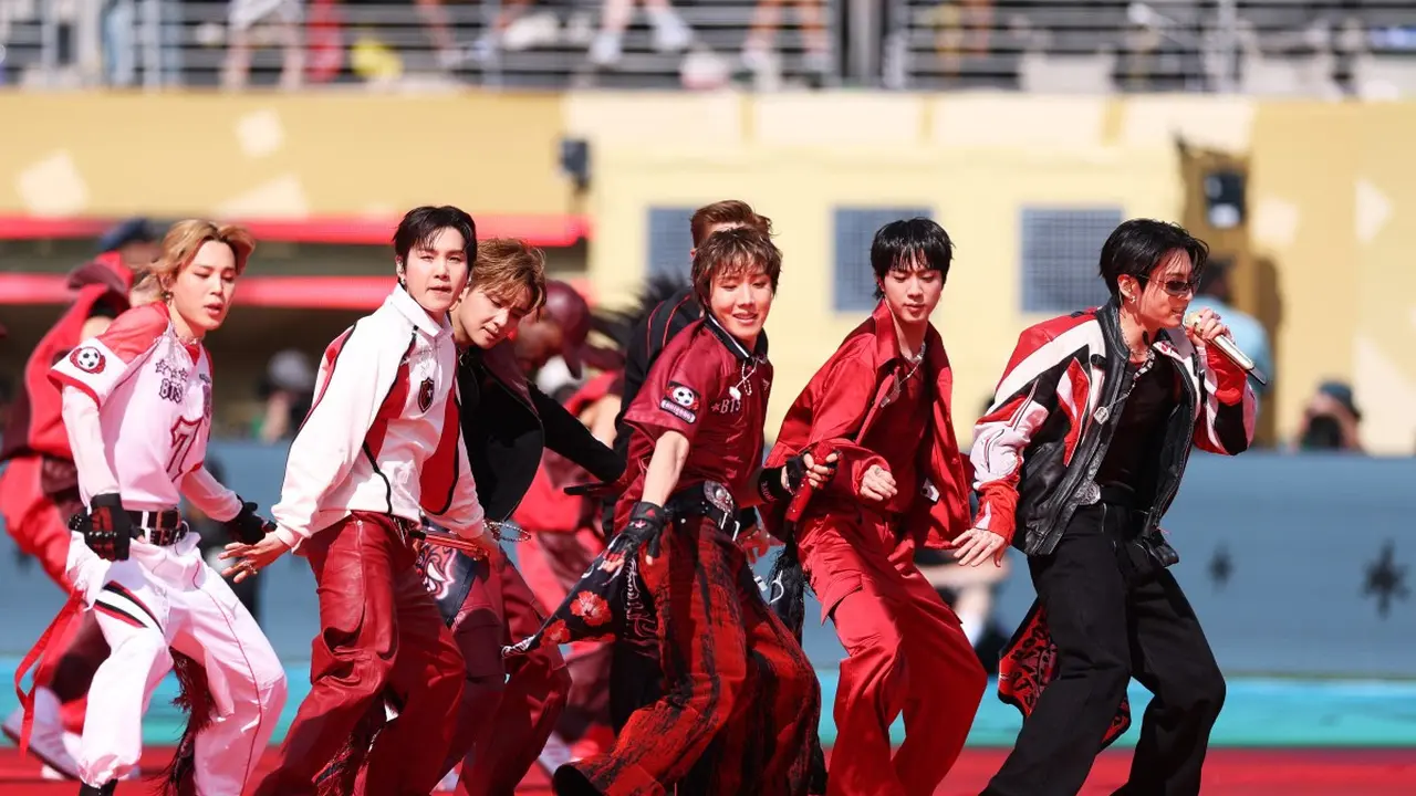 BTS Tampil Membara di FIFA World Cup 2026 Halftime Show, Seragam Merah Putih Hitam Jadi Sorotan