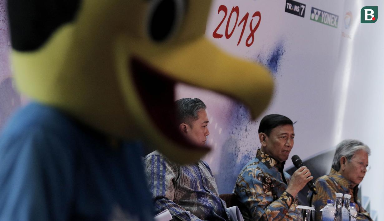 Ketua Umum PP PBSI, Wiranto, saat konferensi pers jelang Indonesia Open 2018 di Hotel Fairmont, Jakarta, Senin (14/5/2018). Blibli Indonesia Open 2018 ini memperebutkan hadiah total senilai USD 1.250.000. (Bola.com/M Iqbal Ichsan)