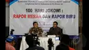 Lingkaran Survei Indonesia (LSI) memaparkan hasil survei '100 Hari Jokowi 3 Rapor Merah dan 2 Rapor Biru’ di kantor LSI Jakarta, (29/1/2015). Tampak peneliti LSI Rully Akbar (kiri) dan Adjie Alfaraby memaparkan hasil survei. (Liputan6.com/Andrian M Tunay)