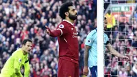 Ekspresi pemain Liverpool, Mohamed Salah usai membobol gawang AFC Bournemouth pada lanjutan Premier League di Anfield stadium, Liverpool,(14/4/2018). Liverpool menang 3-0.  (Anthony Devlin/PA via AP)