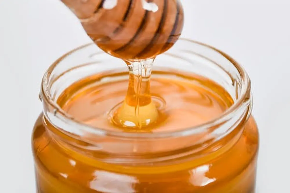 Tips Agar Bibir Merah Merona dan Lembap Alami dengan Madu
