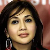 Paramitha Rusady sama dengan wanita umumnya yang hobi berbelanja. Tetapi, ia tidak bisa mengatur keuangannya, sehingga terkadang membuatnya terlalu boros.