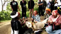 Kedatangan Bupati Purwakarta Dedi Mulyadi ke sejumlah daerah di Purwakarta tak pernah luput dari perhatian warga. (Liputan6.com/Abramena)