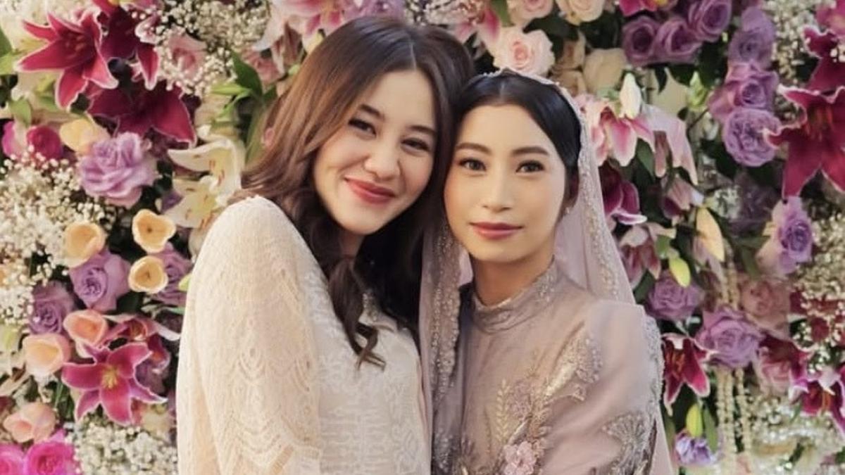 6 Potret Sederhana Aaliyah Massaid Kenakan Dress Lace Bumil saat Pengajian Sahabat