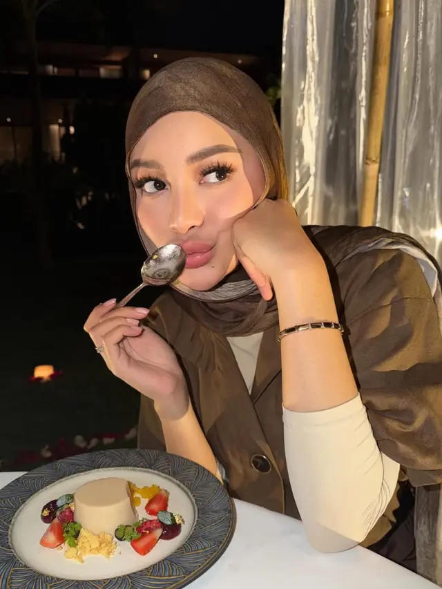 Aurel Hermansyah saat Liburan di Bali rayakan anniversary pernikahan. [@aurelie.hermansyah]