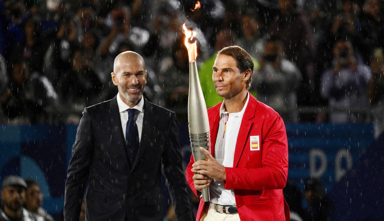 Upacara Pembukaan Olimpiade Paris 2024 berlangsung meriah di Sungai Seine, Prancis, pada Sabtu (27/7/2024) dini hari WIB. (AFP/Jeff Pachoud)