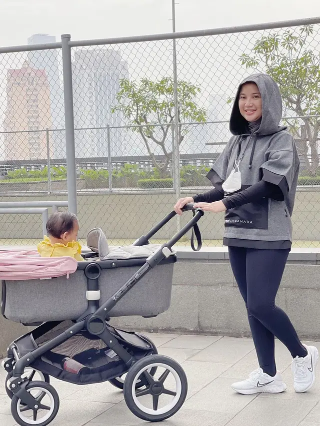 7 Gaya Chacha Frederica saat Olahraga, Tetap Stylish dengan Hijab