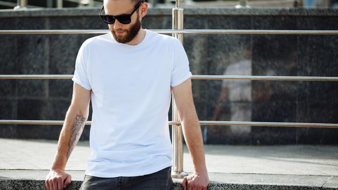 Tipe Pria Saat Temani Belanja (iStockphoto)