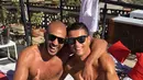 Pesepakbola tampan ini dikabarkan telah melakukan perjalanan ke Maroko hanya untuk bertemu dengan Hari. Dalam akun instagramnya @badrhariofficial, atlet kick boxing ini kerap mengunggah foto kedekatannya dengan Ronaldo. (via instagram/@badrhariofficial)