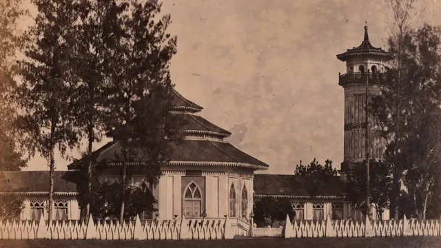 8 Potret Lawas Masjid di Indonesia, Penuh Sejarah
