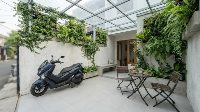 7 Desain Garasi Motor yang Menyatu dengan Teras untuk Rumah Sempit