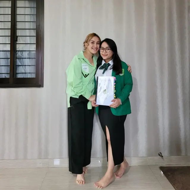 7 Momen Adik Ayu Ting Ting Lulus Sidang Skripsi, Dihadiahi Mobil Ratusan Juta