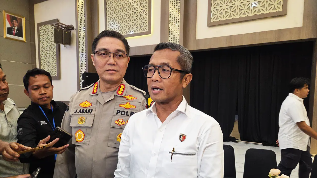 Dirreskrimum Polda Jatim, Kombes Pol Widi Atmoko usai Anev akhir tahun 2025 di Surabaya, Senin (29/12) petang.