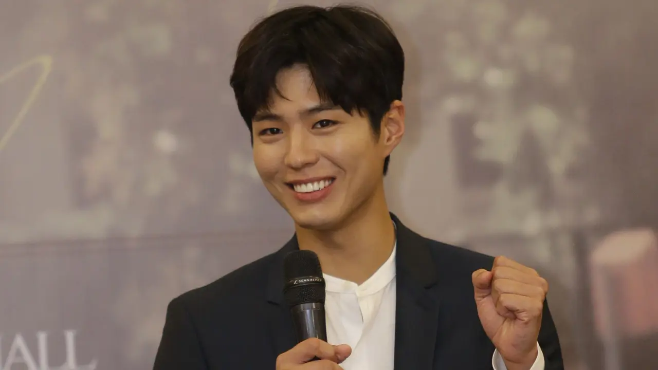 Park Bo Gum dalam konferensi pers di Kota Kasablanka (Agus Apriyanto/Kapanlagi.com)