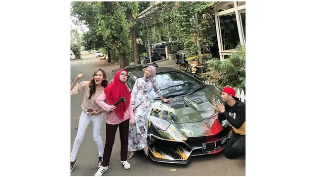 Keseruan Ria Ricis Collab Bareng Seleb Ternama hingga Presiden Jokowi (sumber: instagram/@riaricis1795)