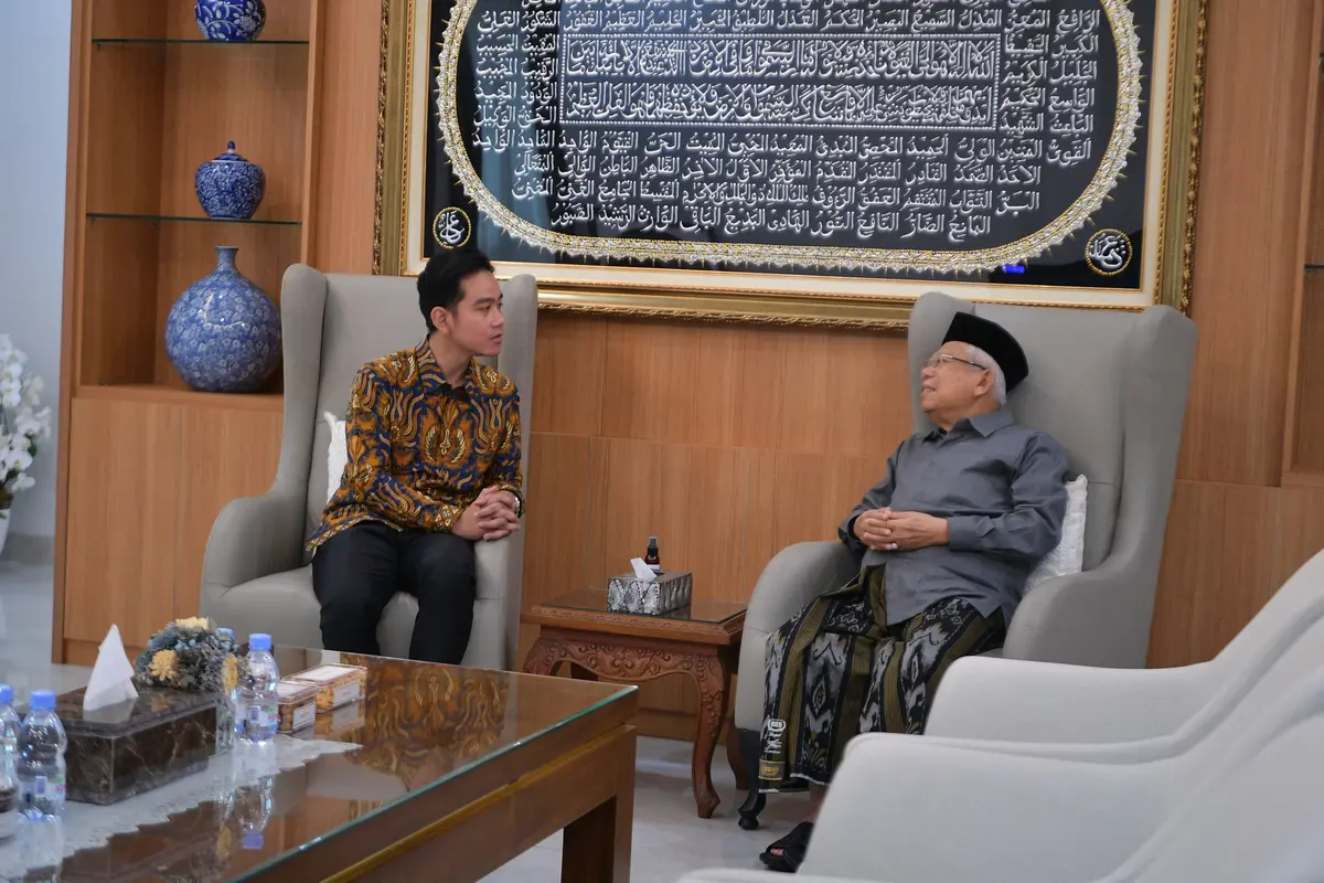 Wakil Presiden Gibran Rakabuming Raka mengunjungi Wapres ke-13 RI Ma'ruf Amin di rumahnya, kawasan Cimanggis, Depok, Jawa Barat, Senin (7/4/2025).