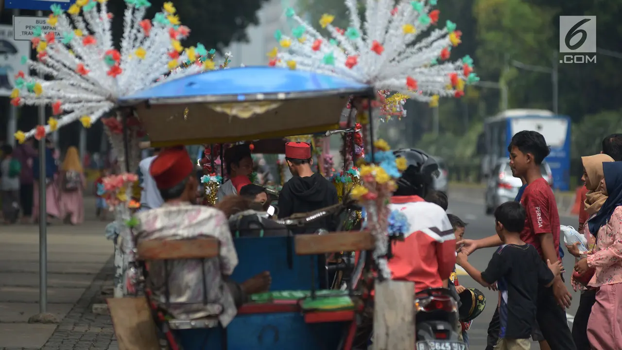 Serunya Naik Delman Hias Keliling Monas