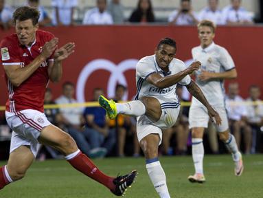 Real Madrid meraih kemenangan 1-0 atas Bayern Munchen pada laga lanjutan International Champions Cup 2016 di MetLife Stadium, New Jersey, AS, Kamis (4/8/2016) pagi WIB. Gol tunggal Los Blancos disarangkan Danilo pada menit ke-79. (AFP/Don Emmert)