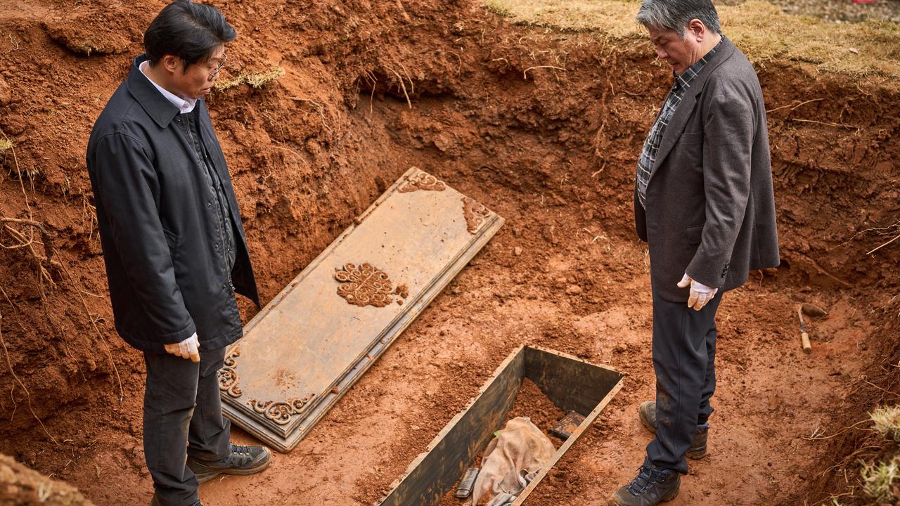Exhuma Jadi Film Korea Selatan Terlaris Sepanjang Masa di Indonesia ...