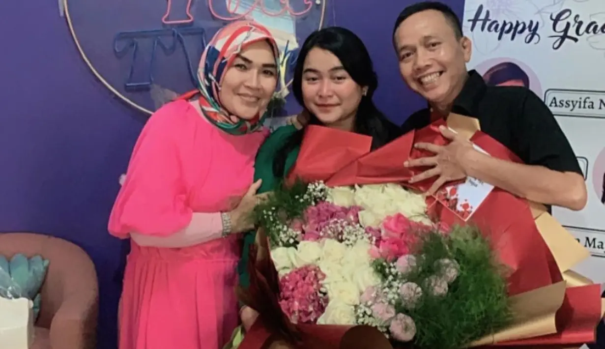 Keluarga Ayu Ting Ting (Instagram/mom_ayting92_)