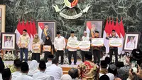 Kado Spesial Pramono Anung Bagi Marbot Masjid