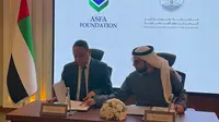 Ketua ASFA Foundation, Komjen Pol (Purn) Syafruddin Kambo menandatangani Memorandum of Understanding (MoU) dengan Rektor Universitas Muhammad Bin Zayed (UMBZ), Dr. Kholifah Ad-Dhohiry di Abu Dhabi, Kamis (1/8/2024). (Ist).