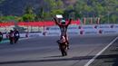 Hari ketiga atau terakhir rangkaian Idemitsu FIM Asia Road Racing Championship (ARRC) 2023 seri keempat di Sirkuit Mandalika, Lombok, Minggu (13/8/2023) yang melombakan race kedua menjadi milik Herjun Atna Firdaus. Pembalap dari Astra Jonda Racing team (AHRT) kembali menjadi juara di kelas AP250. Sementara di kelas SS600, pembalap asal Jepang dari Yamaha Gen Blu Racing Team menjadi yang terbaik. (Dok. AHRT)