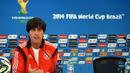 Pelatih Jerman Joachim Loew memastikan Philipp Lahm akan tetap bermain sebagai gelandang bertahan. Foto diambil pada 29 Juni 2014, Beira-Rio Stadium, Porto Alegre (AFP Photo/PATRIK STOLLARZ)