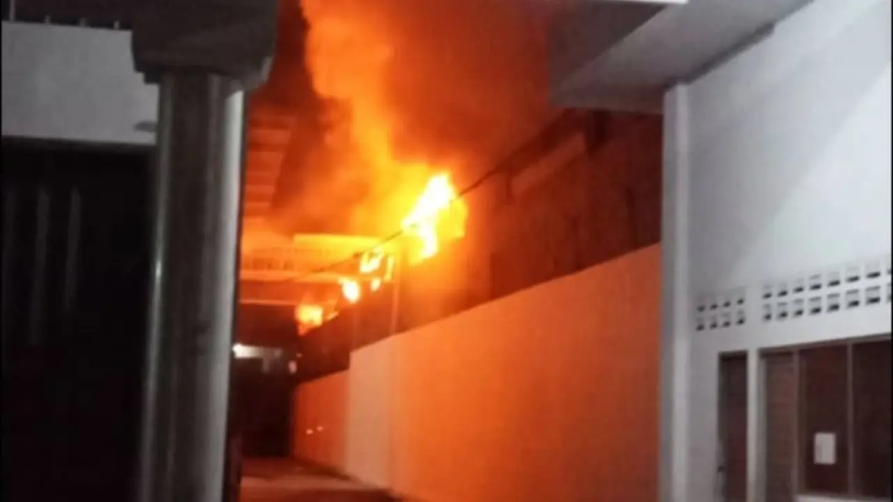 Kebakaran pabrik triplek Bandung