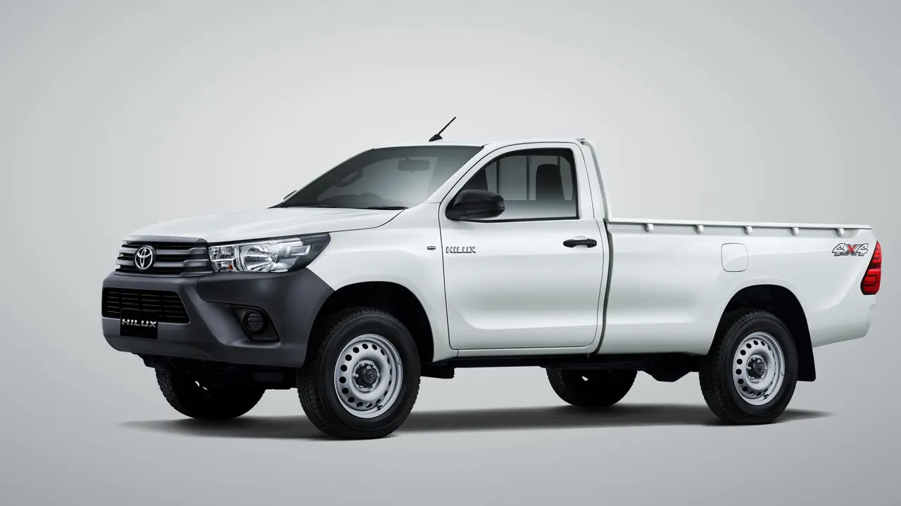 Toyota resmi melakukan penyegaran pada mobil komersialnya dengan meluncurkan New Hilux Single Cabin Diesel.