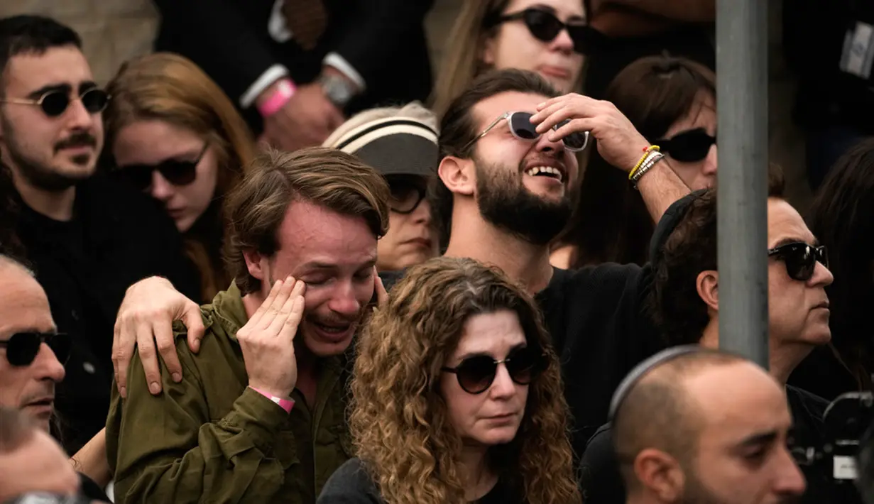 Perdana Menteri Benjamin Netanyahu memuji Gal Eisenkot sebagai seorang pejuang pemberani dan pahlawan sejati. “Pahlawan kita tidak sia-sia. Kami akan terus melanjutkan sampai kemenangan,” kata Netanyahu. (AP Photo/Leo Correa)