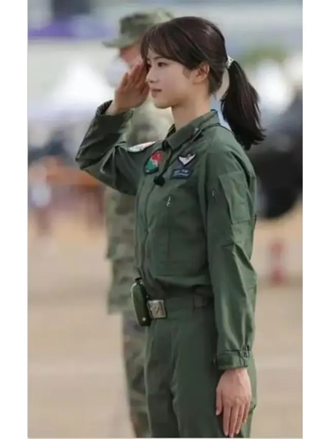 Pilot Helikopter 25 Tahun Ini Viral Mirip Song Hye Kyo di Descendants of the Sun