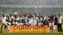 Para pemain Ghana merayakan gelar juara setelah mengalahkan Brasil dalam laga final Piala Dunia U-20 2009 di Kairo (16/10/2009). Ghana menjadi wakil Afrika tersukses pada ajang Piala Dunia U-20 dengan raihan satu kali gelar juara pada edisi 2009. Hebatnya lagi, bersama Rusia, Ghana menjadi negara dengan koleksi gelar terlengkap mulai peringkat keempat, ketiga, runner-up hingga juara. (AFP/Cris Bouroncle)