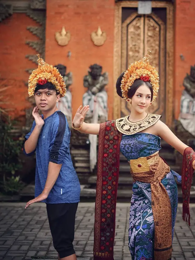6 Editan Foto Pria Bareng Anya Geraldine Ini Halu Banget, Kocak