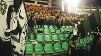 Ultras Persikabo Curva Sud, salah satu kelompok suporter di Bogor, menyambut kedatangan suporter tamu di Stadion Pakansari dengan hangat. (Bola.com/Ultras Persikabo Facebook)