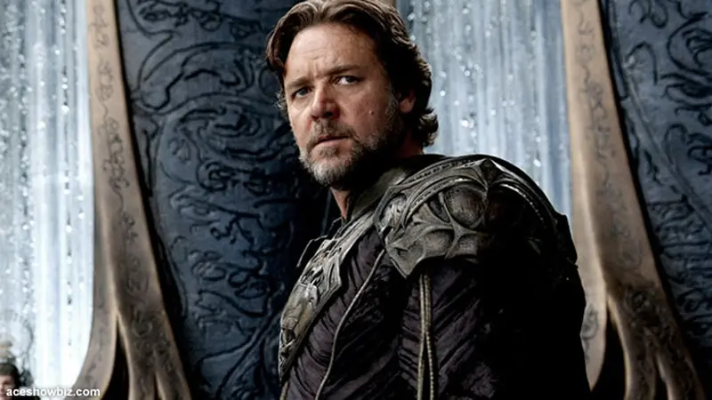 russel-crowe-130708c.jpg