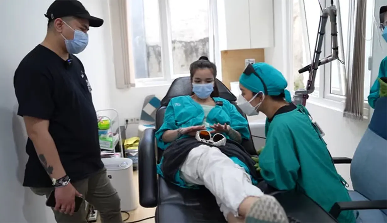 Sheila Marcia (Youtube/Sheila Marcia & AwesomeFam)