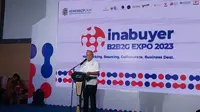 Menteri Koperasi dan UKM Teten Masduki dalam pembukaan Inabuyer B2B2G Expo 2023 di Smesco Indonesia, Jakarta, Rabu (5/7/2023). Teten ingin lebih banyak UMKM yang terlibat dalam rantai pasok industri. (Arief/Liputan6.com)