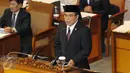Ade Komaruddin memberikan pidato usai dilantik menjadi Ketua DPR yang baru, Jakarta, Senin (11/01/2016). Ade dilantik untuk menggantikan Setya Novanto yang mundur dari kursi Ketua DPR. (Liputan6.com/Johan Tallo)
