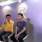 Marketing Director Realme SEA, Joseph Wang (kiri), dan Product Manager Realme Indonesia, Felix Christian, saat peluncuran Realme 3 Pro dan Realme C2 di FelFest Kampus UI Depok, Jawa Barat, Rabu (8/5/2019) sore. (Liputan6.com/ Agustin S. Wardani)