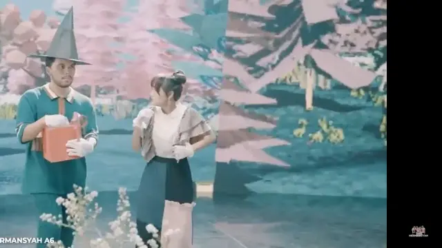 Aksi Fuji dan Thariq Halilintar tampil kompak di MV Ashanty terbaru yang berjudul Bye Mantan (Foto: youtube The A6 Hermansyah)