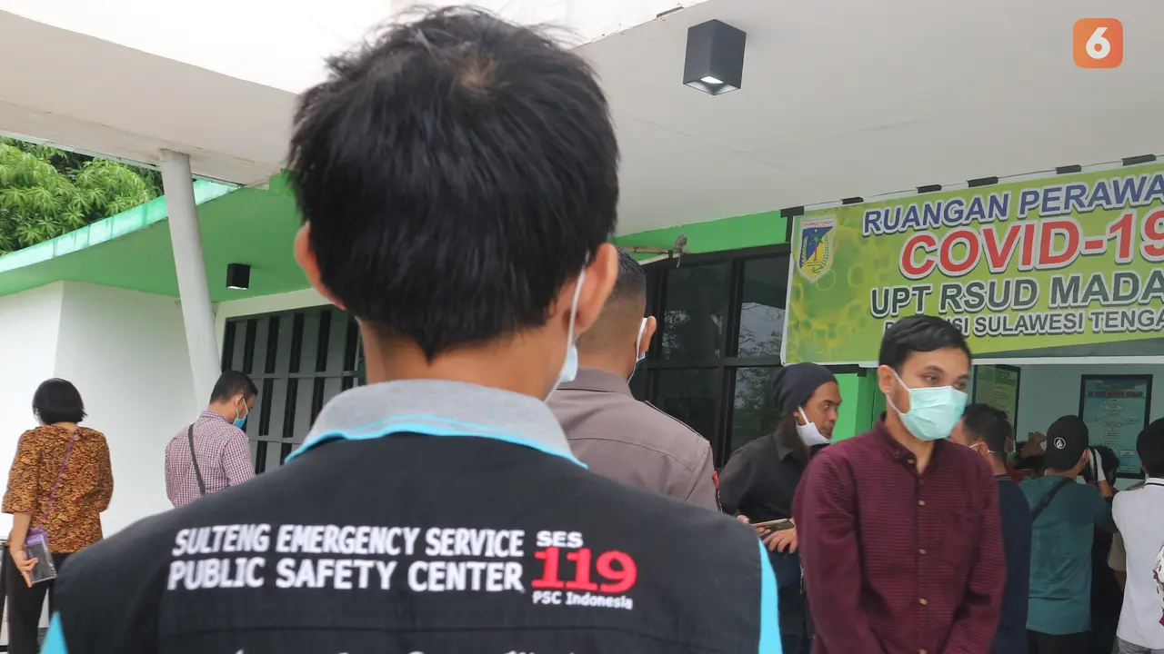 Petugas Sulteng Emergency Service di RS Madani Palu