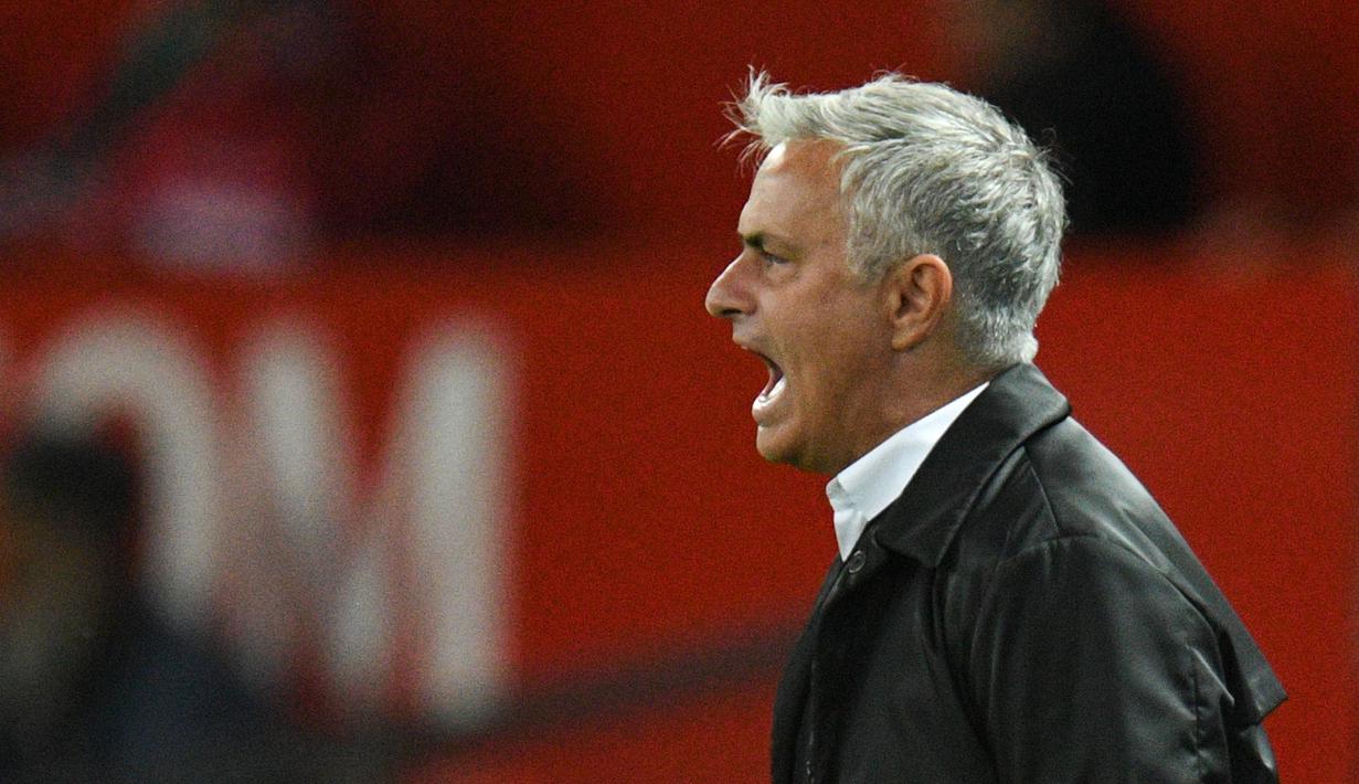 FOTO: Ekspresi Kecewa Jose Mourinho Usai MU Dibantai ...