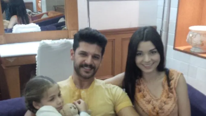 [Bintang] Pemeran Elif, Isabella Damla Guvenilir dan Paman Selim