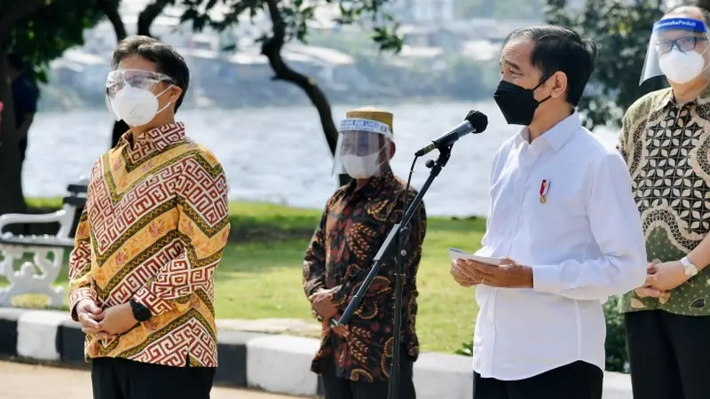 Presiden Joko Widodo (Jokowi) dan Menteri Kesehatan Budi Gunadi Sadikin