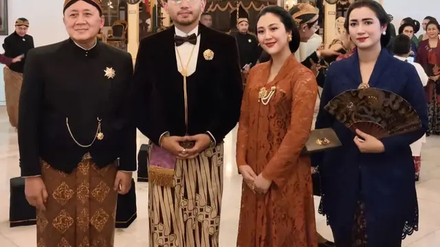 Pesona Sherina Munaf di Pura Mangkunegaran. (credit:instagram.com/sherinamunaf)