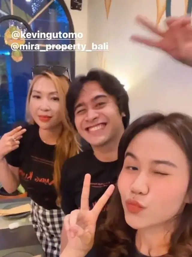 Debut Main Film, Ini 6 Momen Mayang Bareng Para Pemain 'Leak Kajeng Kliwon'