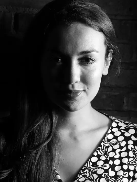 Nuansa hitam putih memberikan kesan yang misterius namun tetap seksi (Foto: Muhammad Akrom Sukarya)