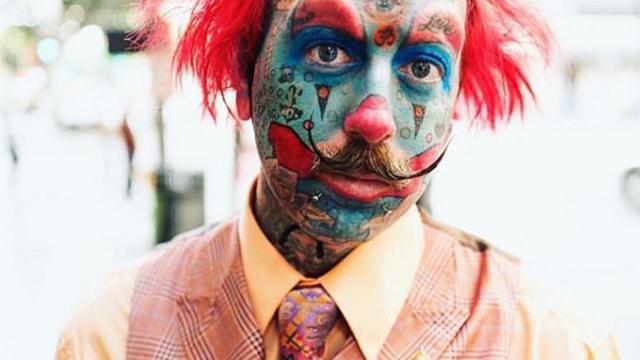 Terobsesi Menjadi Badut, Pria Ini Rela Operasi Wajah Agar Nampak Semakin Serupa